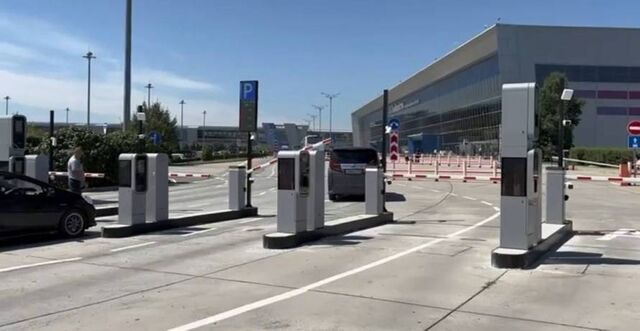 Повторный въезд на парковку аэропорта Владивостока стал платным - Пресс-поток - Приморье24 Информационное агентство, последние новости Владивостока и Приморского края, 17.11.2025