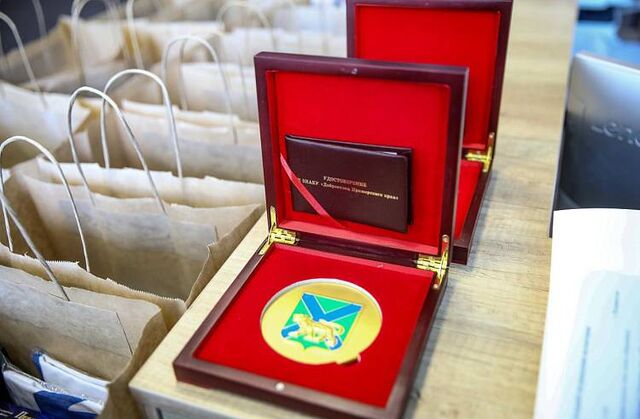 Приморские волонтеры могут быть отмечены почетным знаком за свой вклад - Пресс-поток - Приморье24 Информационное агентство, последние новости Владивостока и Приморского края, 18.11.2025