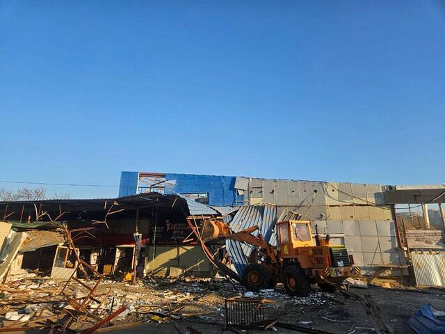 Незаконные метры: во Владивостоке демонтировали масштабные самострои - Пресс-поток - Приморье24 Информационное агентство, последние новости Владивостока и Приморского края, 19.11.2025