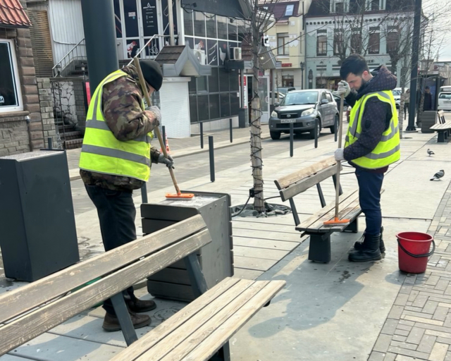 Владивосток начали готовить к двухмесячнику чистоты: в парках моют оборудование и убирают сухостой - Пресс-поток - Приморье24 Информационное агентство, последние новости Владивостока и Приморского края, 03.04.2026