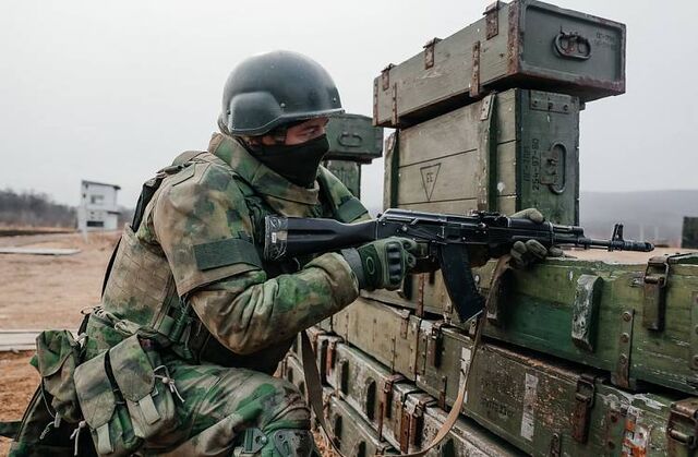 На полигоне «Бамбурово» инструкторы «Тигра» и морской пехоты готовят бойцов к современной войне - Пресс-поток - Приморье24 Информационное агентство, последние новости Владивостока и Приморского края, 06.04.2026