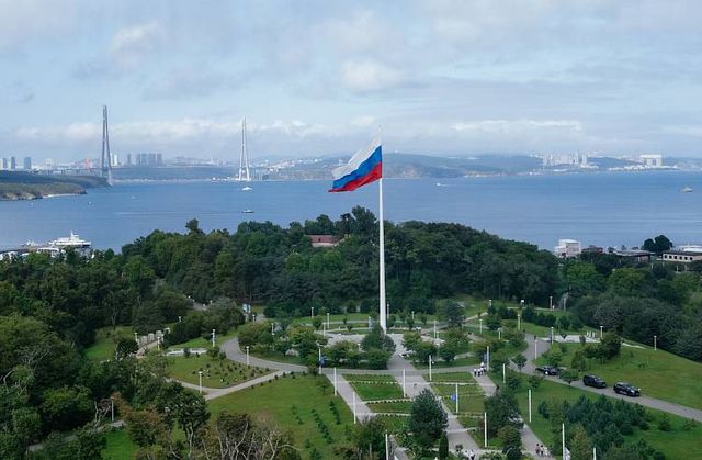 Набережная ДВФУ преображается: новые зоны отдыха, амфитеатр и навесы по нацпроекту - Пресс-поток - Приморье24 Информационное агентство, последние новости Владивостока и Приморского края, 22.07.2026