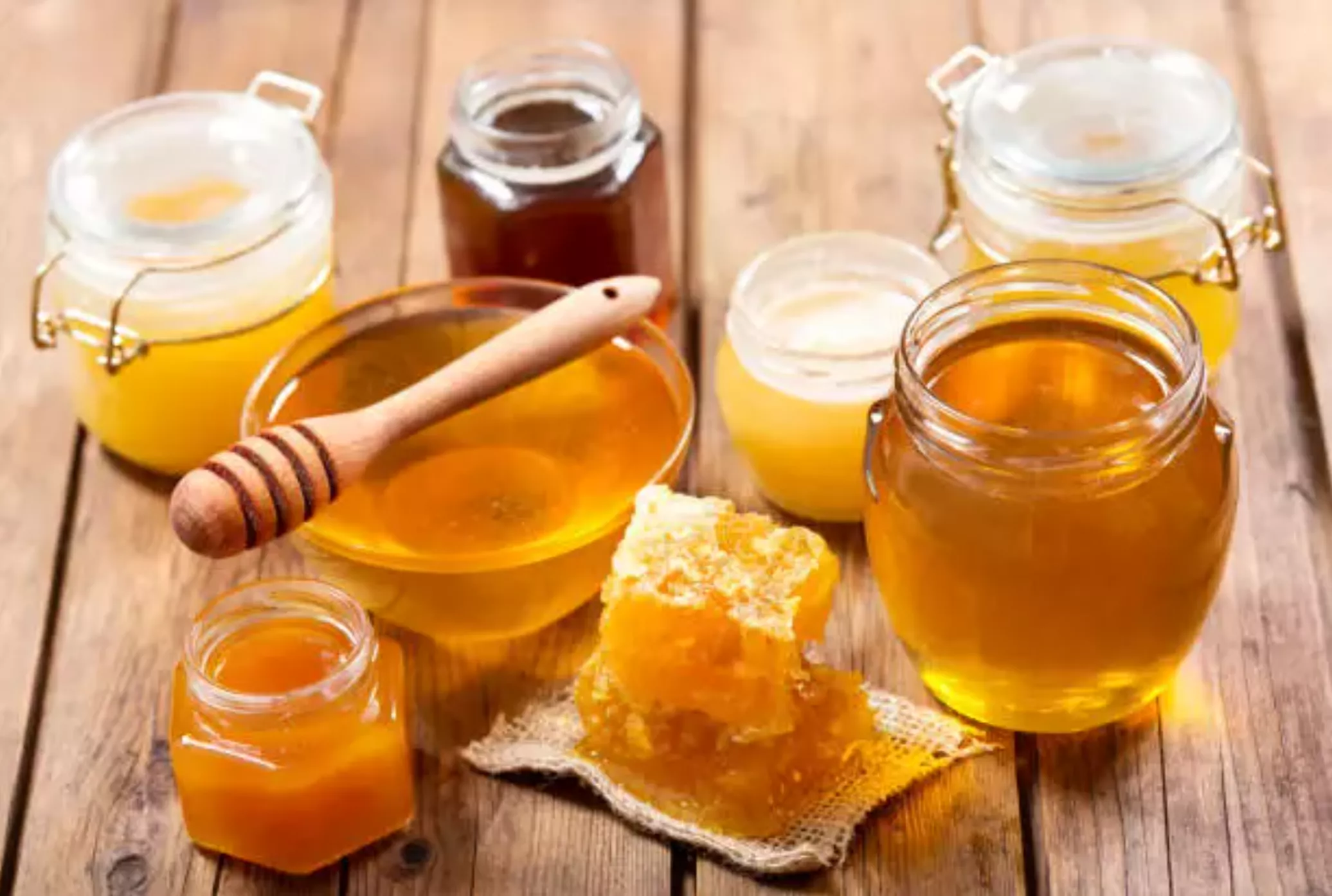Мед польза рецепт. Самый полезный мед. Полезные свойства меда. Виды меда. Мед природный антисептик.