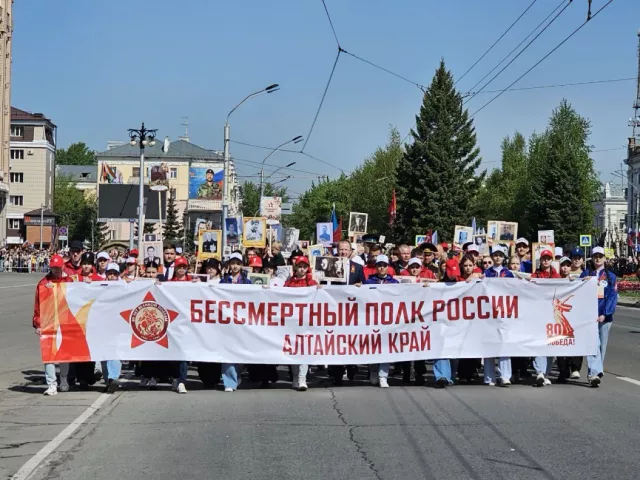 Участниками «Бессмертного полка» в Барнауле стали порядка 30 тысяч человек - Вечерний Барнаул, 09.05.2025