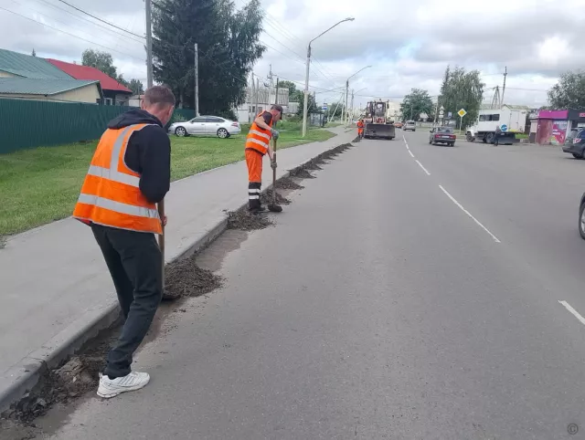 Больше девяти тысяч кубометров грунтового наноса и смёта вывезли с улиц Барнаула с начала сезона - Вечерний Барнаул, 07.07.2025