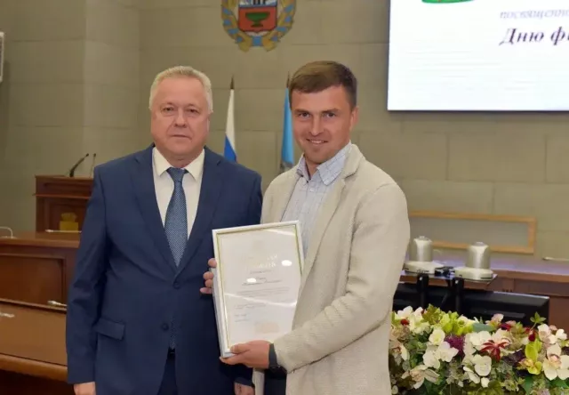 Жителям Барнаула вручили заслуженные награды ко Дню физкультурника - Вечерний Барнаул, 07.08.2025