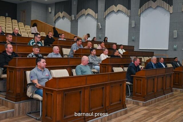 Глава Барнаула Вячеслав Франк встретился с «Русскими Витязями» - Вечерний Барнаул, 31.08.2025