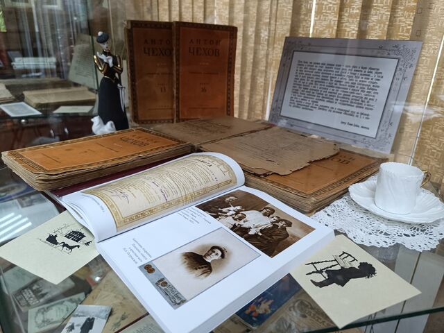 В Барнауле работают две выставки, посвящённые 15-летию музея редкой книги - Вечерний Барнаул, 14.09.2025