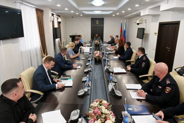 В администрации Барнаула обсудили меры профилактики распространения идеологии экстремизма среди молодёжи - Вечерний Барнаул, 05.11.2025