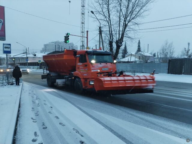 Все виды зимних работ проводят на дорогах и тротуарах Барнаула 5 ноября - Вечерний Барнаул, 05.11.2025