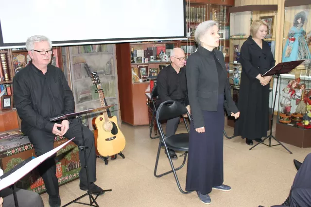 Незаживающая рана: в Барнауле вспомнили тех, кто пострадал от политических репрессий - Вечерний Барнаул, 10.11.2025