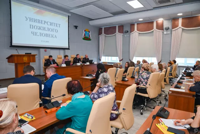 Лекцию по профилактике мошенничества провели в Барнауле для пожилых людей - Вечерний Барнаул, 19.11.2025