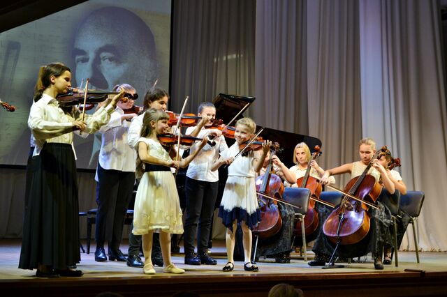 Более 130 виолончелистов примут участие в фестивале-конкурсе имени Григория Пеккера в Барнауле - Вечерний Барнаул, 19.11.2025