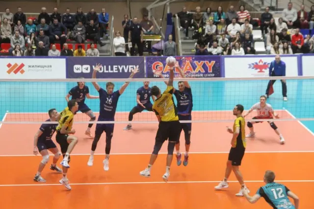 Всё хорошо, кроме счёта: барнаульские волейболисты дали бой лидеру, но проиграли - Вечерний Барнаул, 03.03.2026