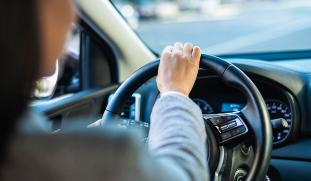 На трассе в Алтайском крае ограничили движение в связи с сильным ветром и отсутствием видимости - Вечерний Барнаул, 11.03.2026