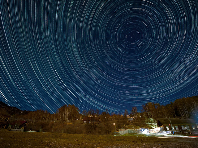 На Алтае запечатлели звёздные глубины с берега Телецкого озера - Вечерний Барнаул, 06.04.2026