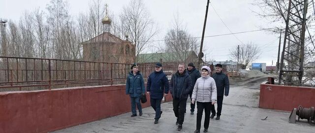 Глава Барнаула побывал в микрорайоне Затон и проконтролировал паводковую ситуацию - Вечерний Барнаул, 12.04.2026