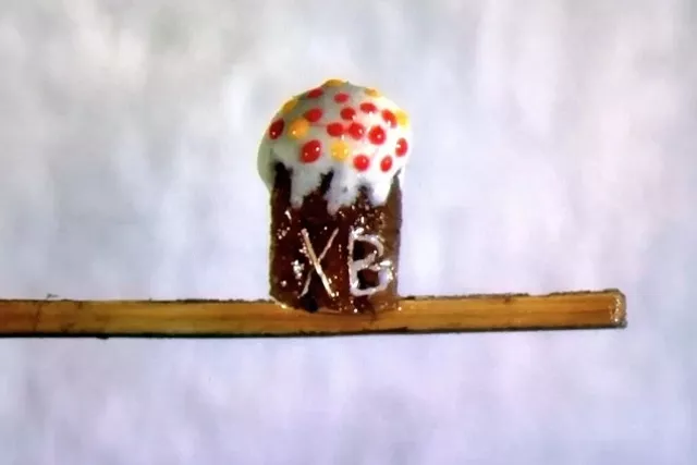 Сибирский мастер создал к Пасхе крошечный кулич - Вечерний Барнаул, 13.04.2026