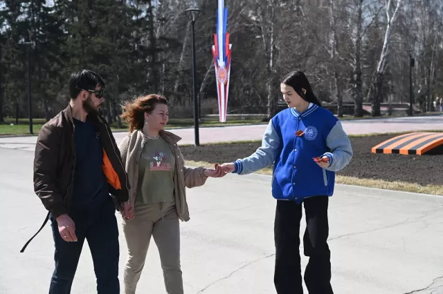 В Барнауле начали раздавать Георгиевские ленты - Вечерний Барнаул, 22.04.2026