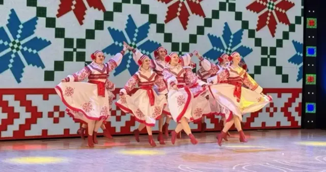 Ансамбль «Ровесник» отметил юбилей в Барнауле - Вечерний Барнаул, 28.04.2026