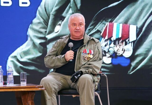 Барнаульские школьники встретились с легендарным военкором Алексеем Ивлиевым - Вечерний Барнаул, 23.05.2026