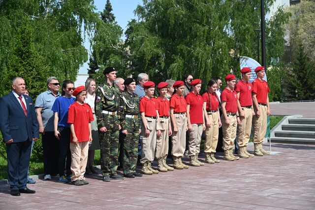 Юные добровольцы и юнармейцы Барнаула приняли участие в городском слёте - Вечерний Барнаул, 30.05.2026