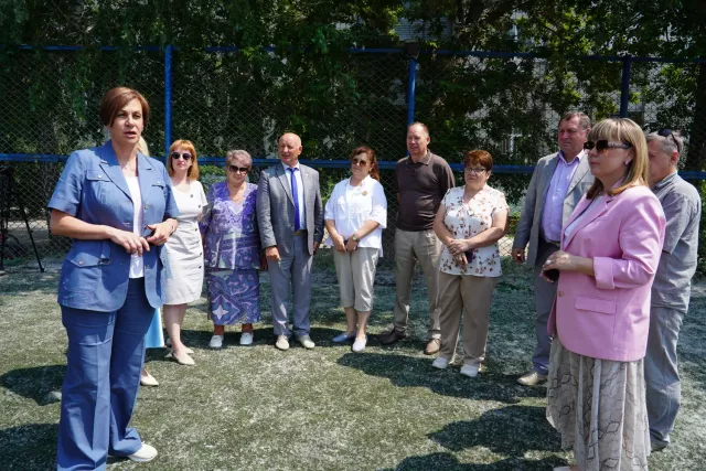 Барнаульские депутаты познакомили коллег из АКЗС с реализацией проекта «Дворовый инструктор» Барнаульские депутаты познакомили коллег из АКЗС с реализацией проекта «Дворовый инструктор» - Вечерний Барнаул, 18.06.2026