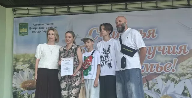 В барнаульском парке «Центральный» проходит праздничная программа, посвящённая Дню семьи, любви и верности - Вечерний Барнаул, 08.07.2026