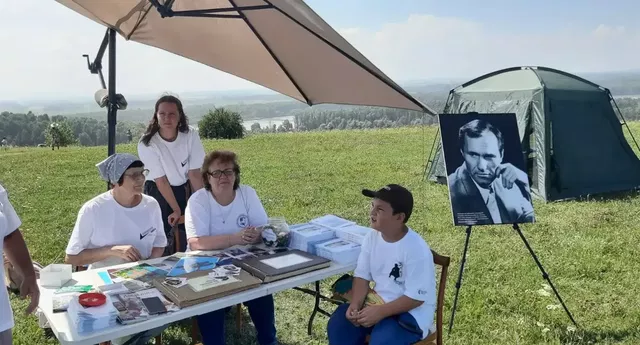 Заключительный день фестиваля «Шукшинские дни на Алтае» проходит в Сростках Заключительный день фестиваля «Шукшинские дни на Алтае» проходит в Сростках - Вечерний Барнаул, 25.07.2026