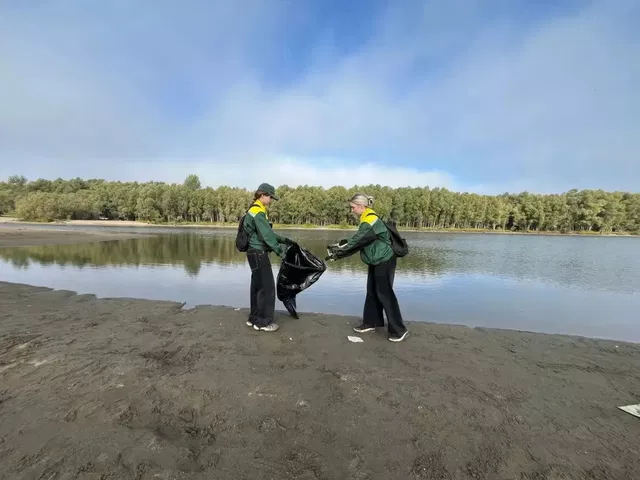 В Барнауле очистили водоохранную зону Оби в рамках акции «Чистые берега Евразии» В Барнауле очистили водоохранную зону Оби в рамках акции «Чистые берега Евразии» - Вечерний Барнаул, 29.08.2026