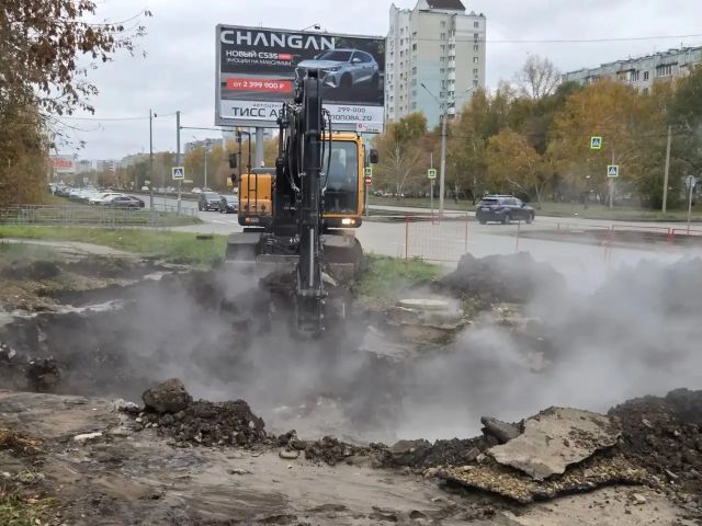 В Барнауле продолжают устранять повреждение теплосети на улице Попова - Вечерний Барнаул, 18.10.2026