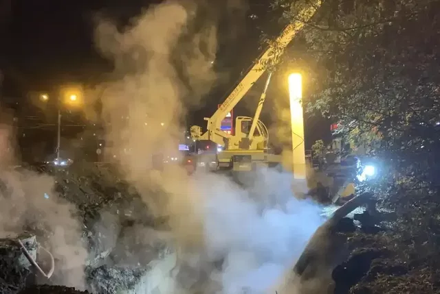 Коммунальную аварию на теплосети устраняют в Барнауле Коммунальную аварию на теплосети устраняют в Барнауле - Вечерний Барнаул, 20.10.2026