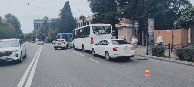 Двое детей попали в аварию на автобусной остановке в центре Сочи - Sochi24.tv – сочинский городской интернет-портал, 18.05.2025