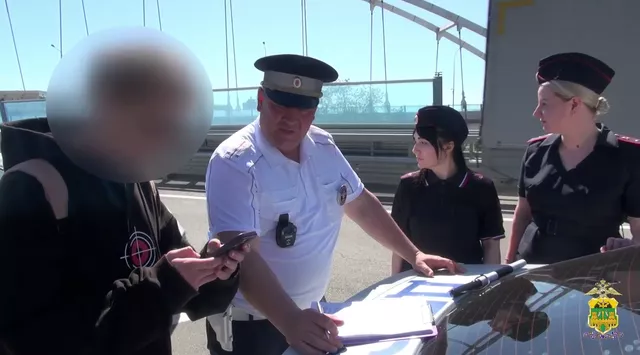 Родителям юных самокатчиков пришлось объясняться с полицией за их выезд на оживленную трассу в Сочи - Sochi24.tv – сочинский городской интернет-портал, 23.05.2025