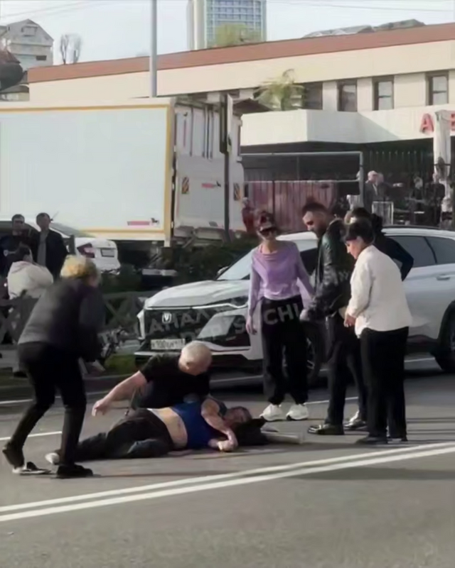 Сбит пешеход: авария на Донской улице Сочи парализовала движение - Sochi24.tv – сочинский городской интернет-портал, 04.11.2025