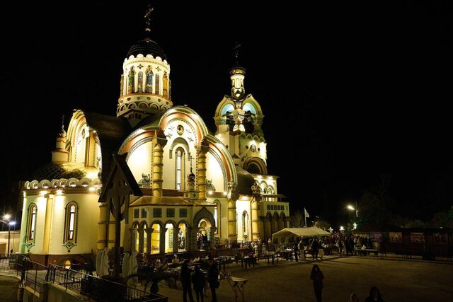 В Сочи торжественно встретили Пасху Благодатным огнем из Иерусалима - Sochi24.tv – сочинский городской интернет-портал, 12.04.2026