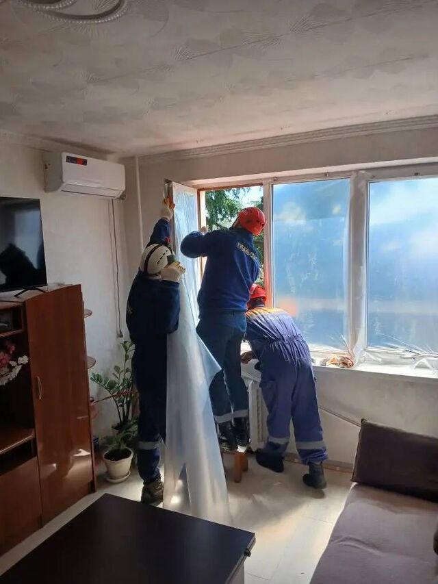 Спасатели из Сочи и Адлера помогают туапсинцам после удара беспилотника - Sochi24.tv – сочинский городской интернет-портал, 21.04.2026