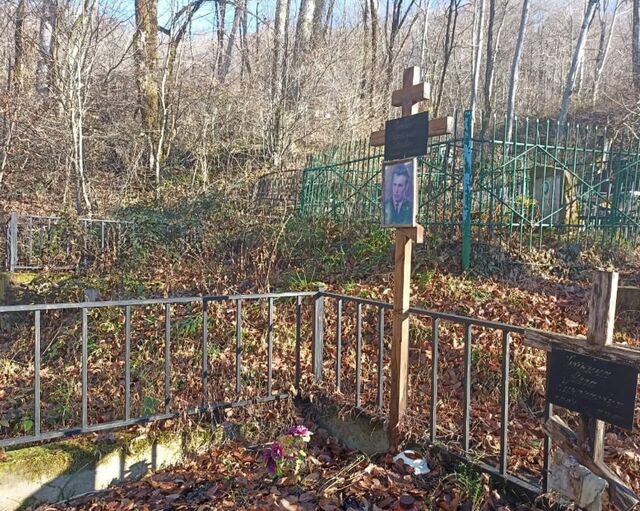 В Хостинском районе Сочи оползень повредил могилы на сельском кладбище - Sochi24.tv – сочинский городской интернет-портал, 22.04.2026