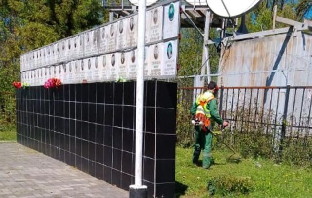 В Лазаревском районе Сочи продолжается санитарная очистка и благоустройство мемориалов - Sochi24.tv – сочинский городской интернет-портал, 29.04.2026