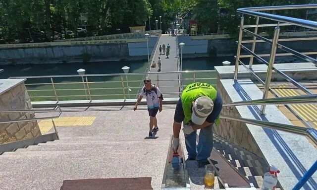 В Сочи продолжается благоустройство остановок общественного транспорта - Sochi24.tv – сочинский городской интернет-портал, 25.06.2026
