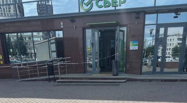 Мужчина, вспыхнувший в "Сбере", скончался в больнице - Пруфы.рф , 18.06.2025