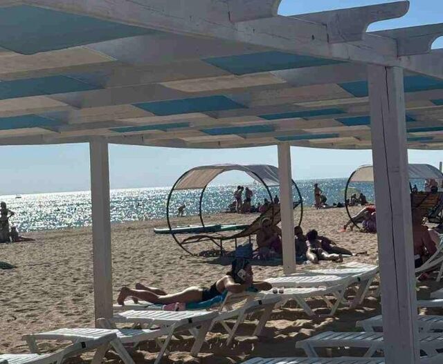 "В Уфе идут нефтяные дожди": бабушки из Башкирии в Анапе рассказали, почему им не страшен мазут - Пруфы.рф , 25.07.2025