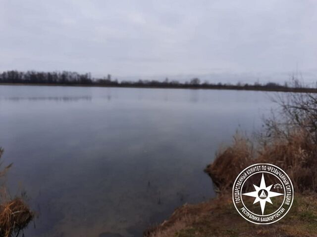 Спасатели ищут рыбака из Пермского края после ЧП на озере в Башкирии - Пруфы.рф , 03.11.2025