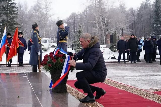 Радий Хабиров возложил цветы перед Вечным огнем в Уфе - Пруфы.рф , 23.02.2026