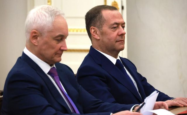 "Сорвавшийся с цепи собрат по разуму". Экс-президент РФ честно сказал, что думает об ИИ - Пруфы.рф , 14.09.2026