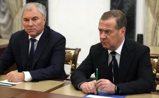 "Евроублюдки понимают только грубую силу". Медведев призвал отобрать западные компании в пользу РФ - Пруфы.рф , 19.09.2026